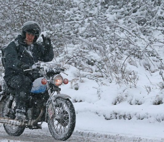 موتور سواری در برف